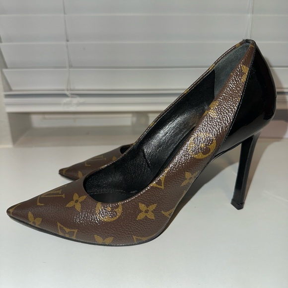 Louis Vuitton brown/Black Monogram Canvas & Patent Cherie Pumps - Picture 2 of 6